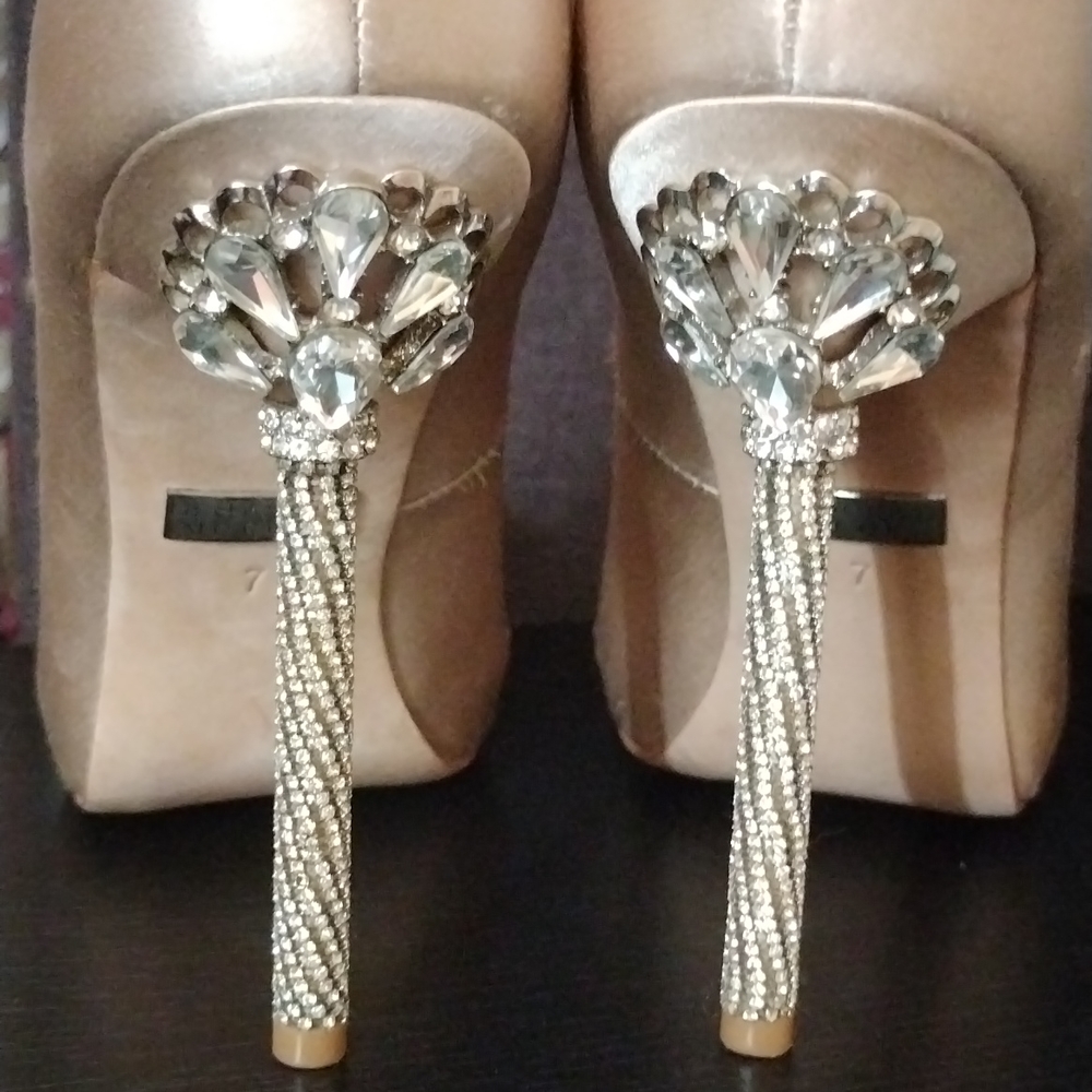 🔥SALE🔥BADGLEY MISCHKA SATIN JEWELED PEEP TOE STILETTOS SIZE 7 - Picture 2 of 6